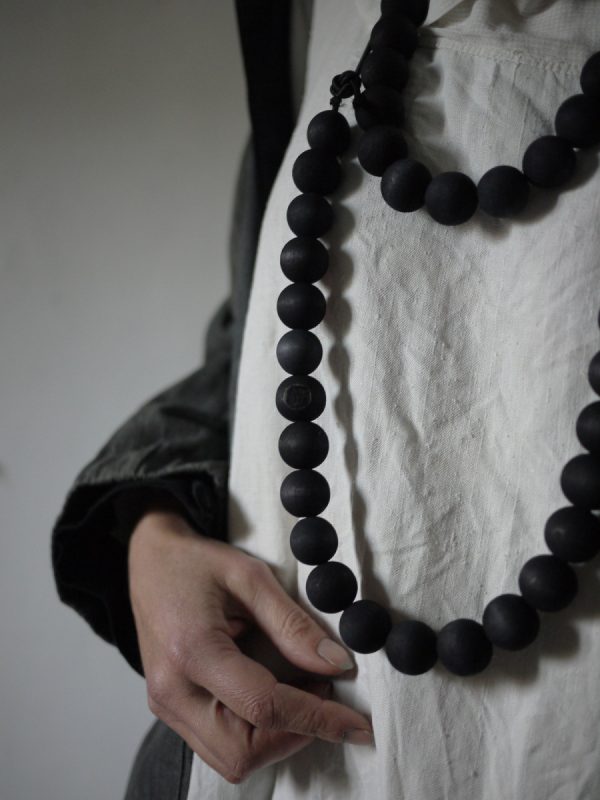 Myriam Balaÿ fashion style collier perles noires necklace