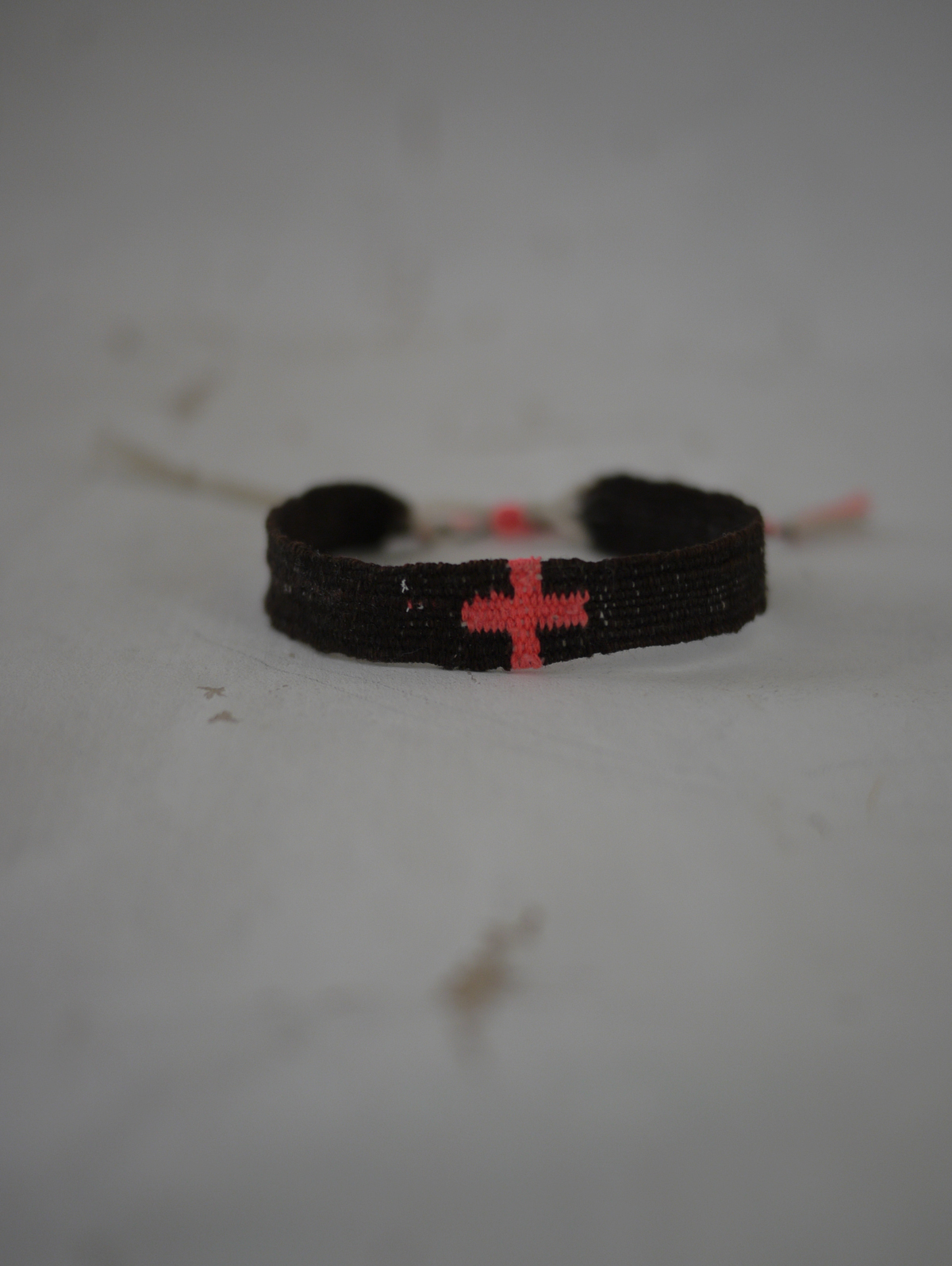 Myriam Balaÿ bracelet tissé handmade LOOM n°15 red cross